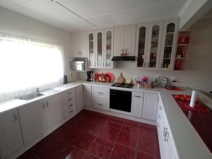 6 Bedroom Property for Sale in Kruisfontein Eastern Cape